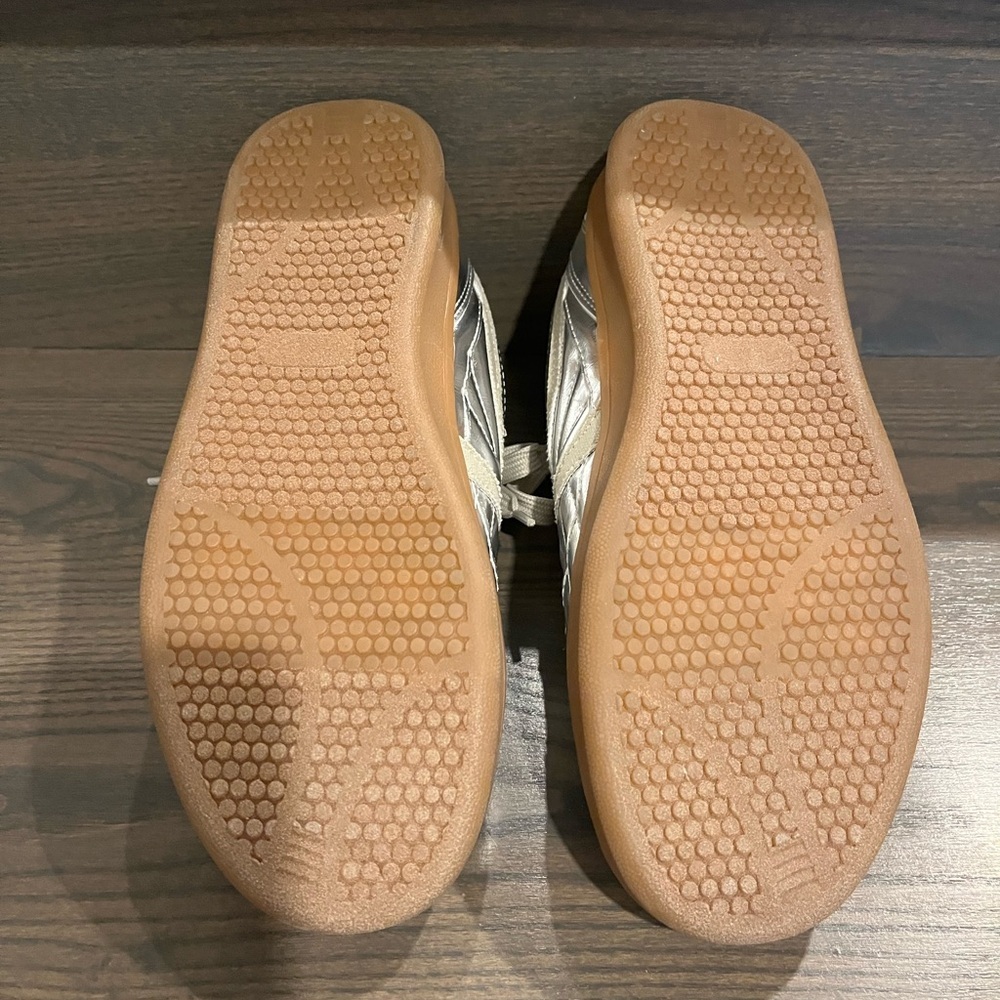 Cushionaire Astro Retro sneaker in silver metallic - Picture 7 of 12